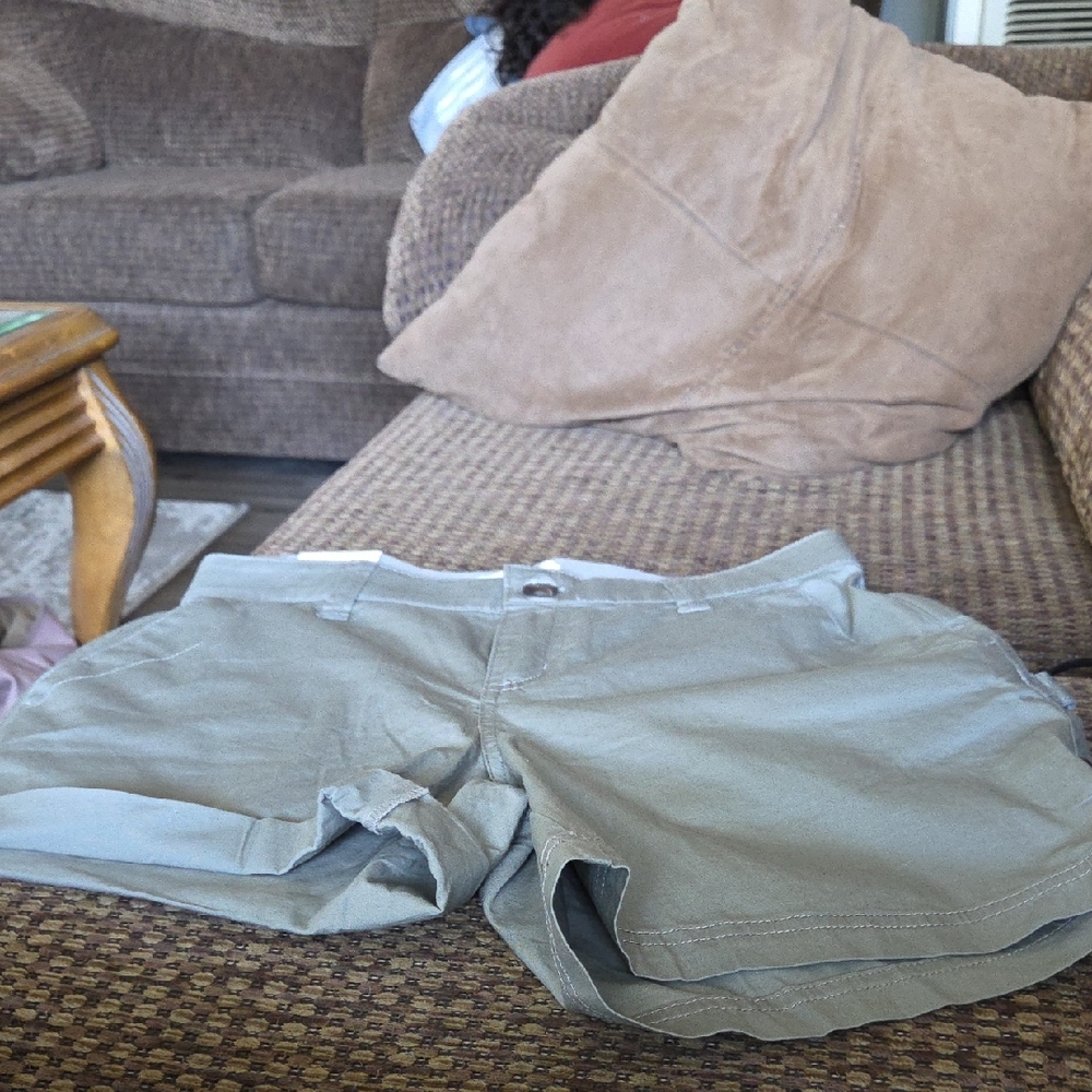 Boston Traders Women's Tan Cargo Shorts